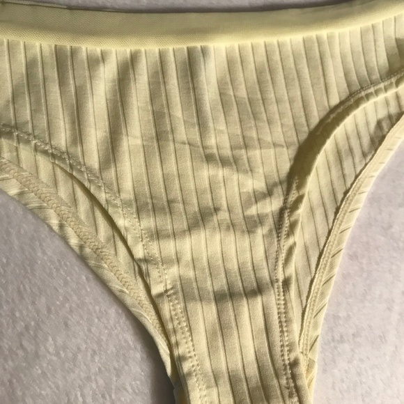 🍁5/10$!!! NWOT BootayBag Yellow Ribbed Panties - Picture 2 of 4